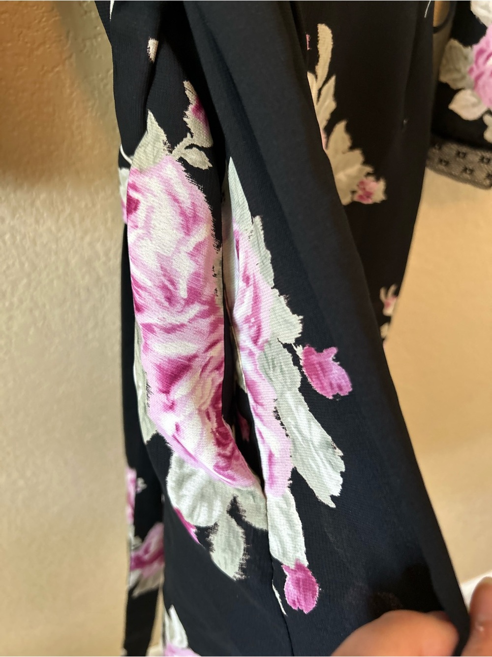 Oscar de la Renta Pink Label Floral Wrap Robe in Black with Pink Roses Size M - Picture 7 of 8